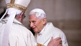 Benedetto XVI, condizioni di salute aggravate: i possibili scenari spiegati dal liturgista don Claudio Magnoli