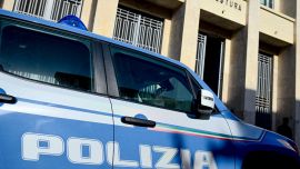 Skadat barn på gatan i Ventimiglia: han sprang inte iväg.  Tillägg av mormors make