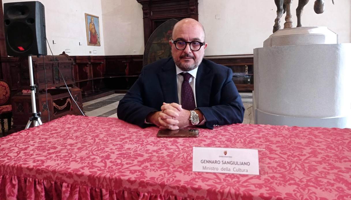 Lingua italiana nella Costituzione, la proposta del ministro Sangiuliano per evitare le parole straniere