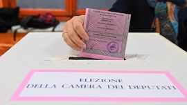Confess to murder by writing it on the ballot: Yellow in Villasanta.  Ten suspects