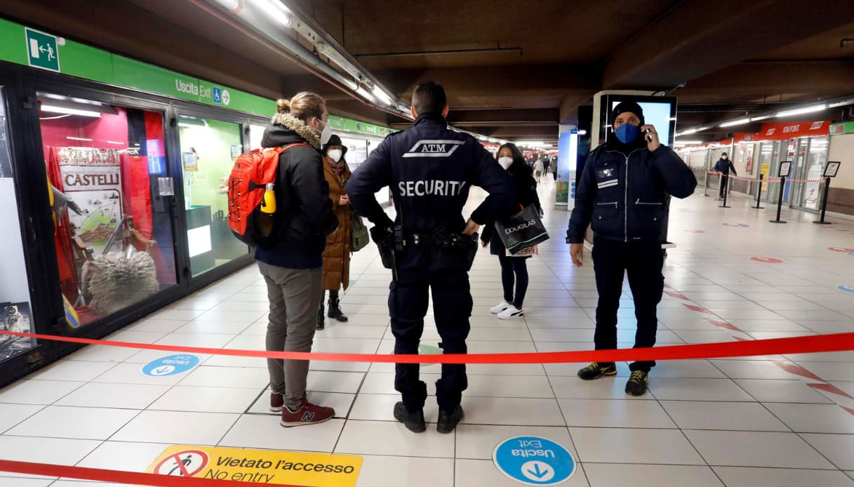 Cologno Monzese, spari in metropolitana: ventenne esplode colpi con una scacciacani dopo una lite