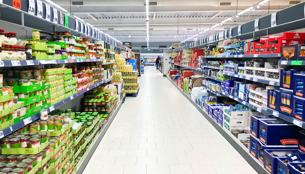 Listeria, ritirati lotti di pecorino dai supermercati Lidl: i rischi e cosa fare in caso di acquisto