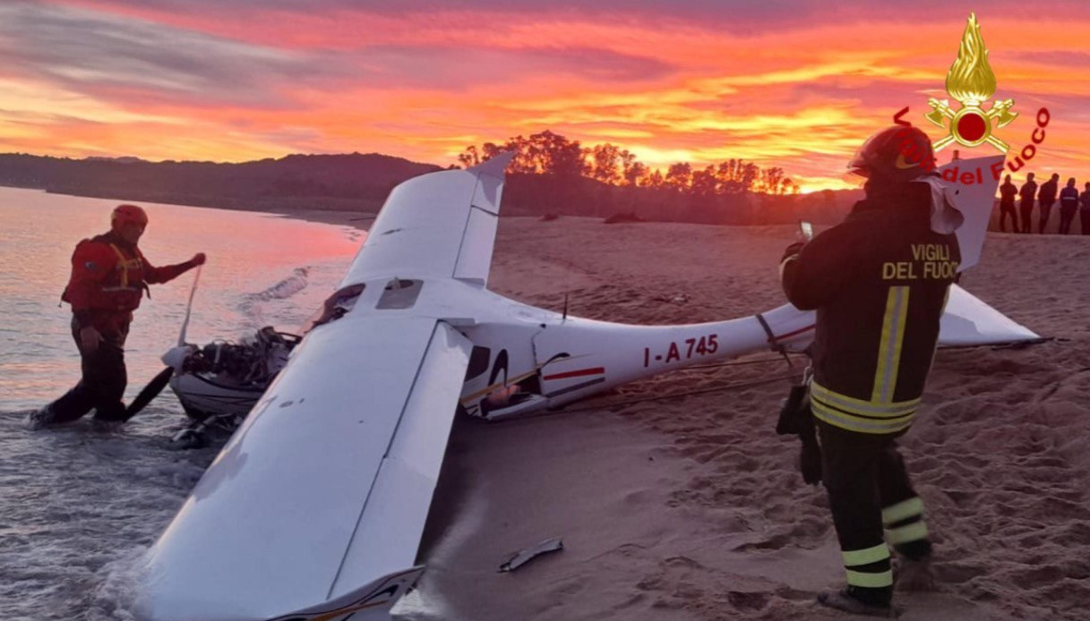 Ultraleggero Precipita In Mare In Sardegna Tragedia Sfiorata Due Persone Rimaste Ferite