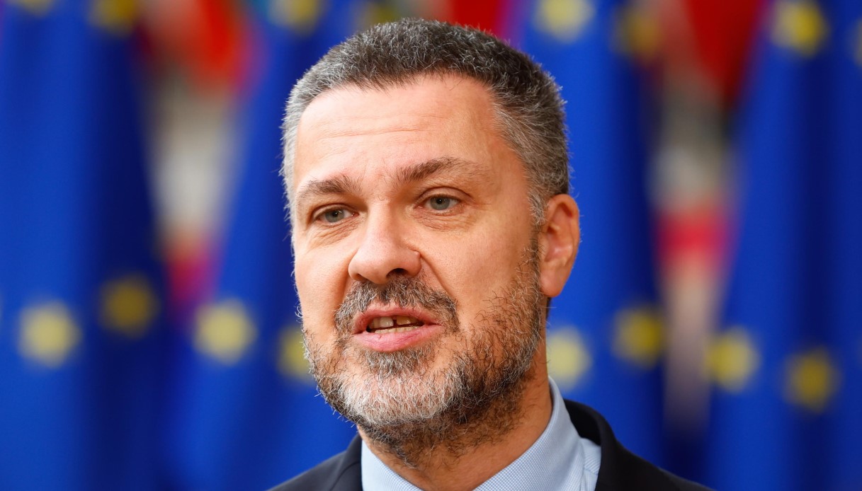 L'ex eurodeputato Antonio Panzeri arrestato in Belgio per corruzione. Fermate anche la moglie e la figlia