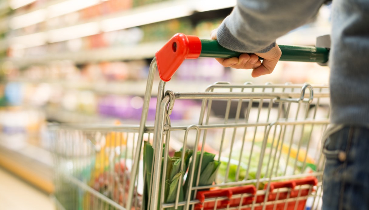 Rincari 2022, dai prodotti alimentari all'elettricità e il gas: la classifica dei rialzi