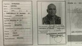 Andrea Bonafette i fängelset, som gav sin identitet till Matteo Messina Tenaro: video av gripandet