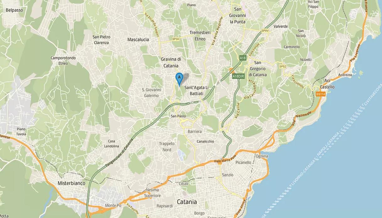 Gravina di Catania, moto travolta da un camion: morto un commercialista 60enne, la dinamica dell'incidente