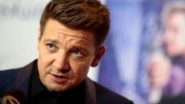 Jeremy Renner si mostra ai fan con un video dall'ospedale: le condizioni dell'attore Marvel dopo l'incidente