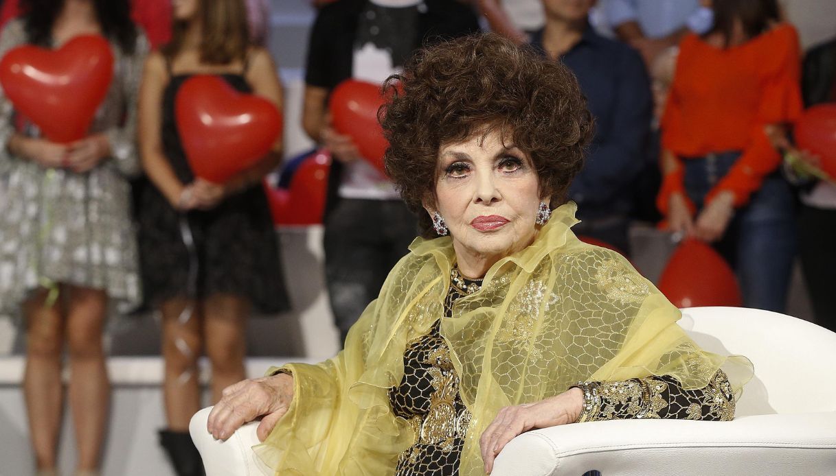 Morta Gina Lollobrigida, addio alla "bersagliera" del cinema italiano: aveva 95 anni. La vita e la carriera