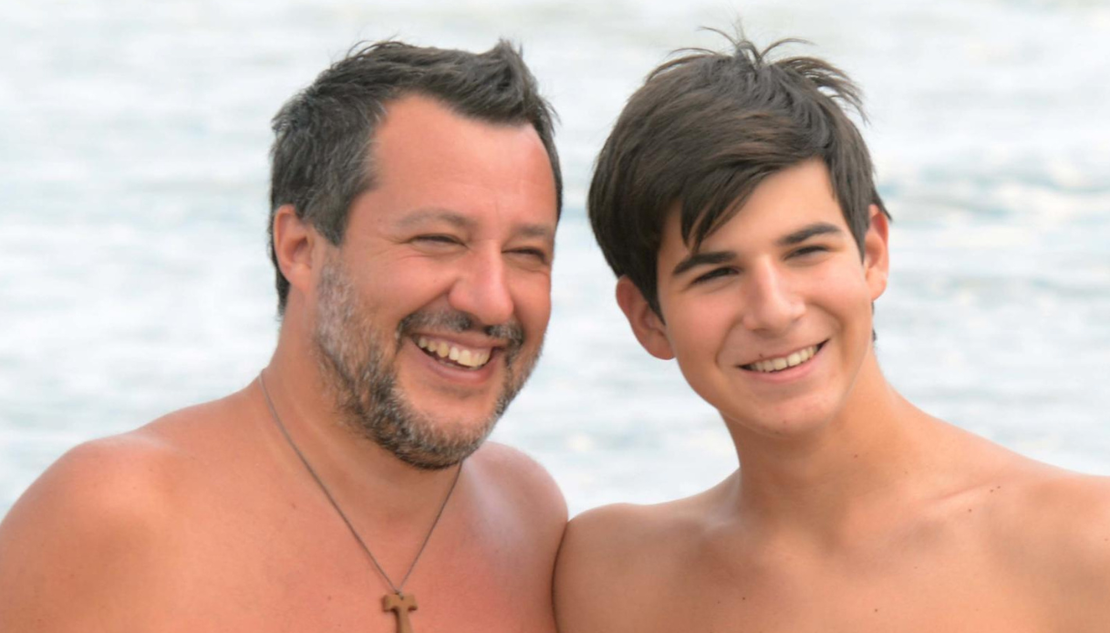 Rapina al figlio di Matteo Salvini, fermati due presunti responsabili: identificati grazie a un commerciante