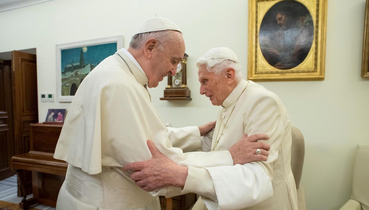 Papà Benedetto XVI dimissioni.