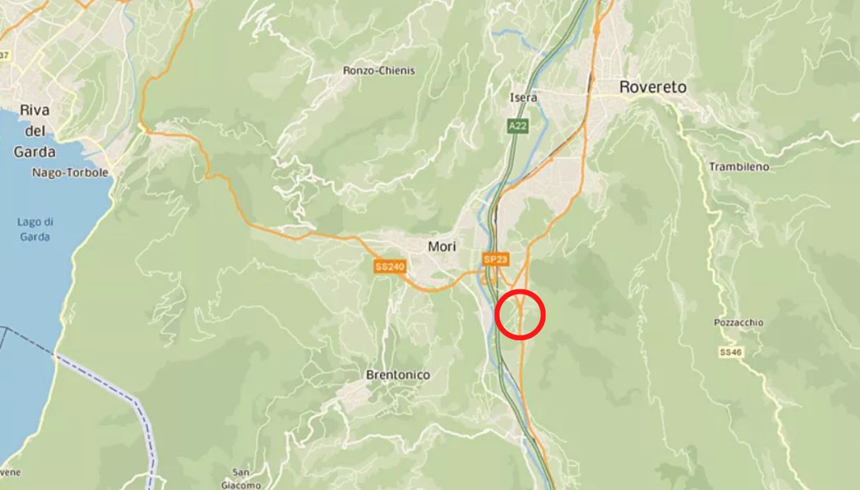Marco di Rovereto, incidente frontale tra un tir e un'auto sulla statale: 37enne morto a pochi metri da casa