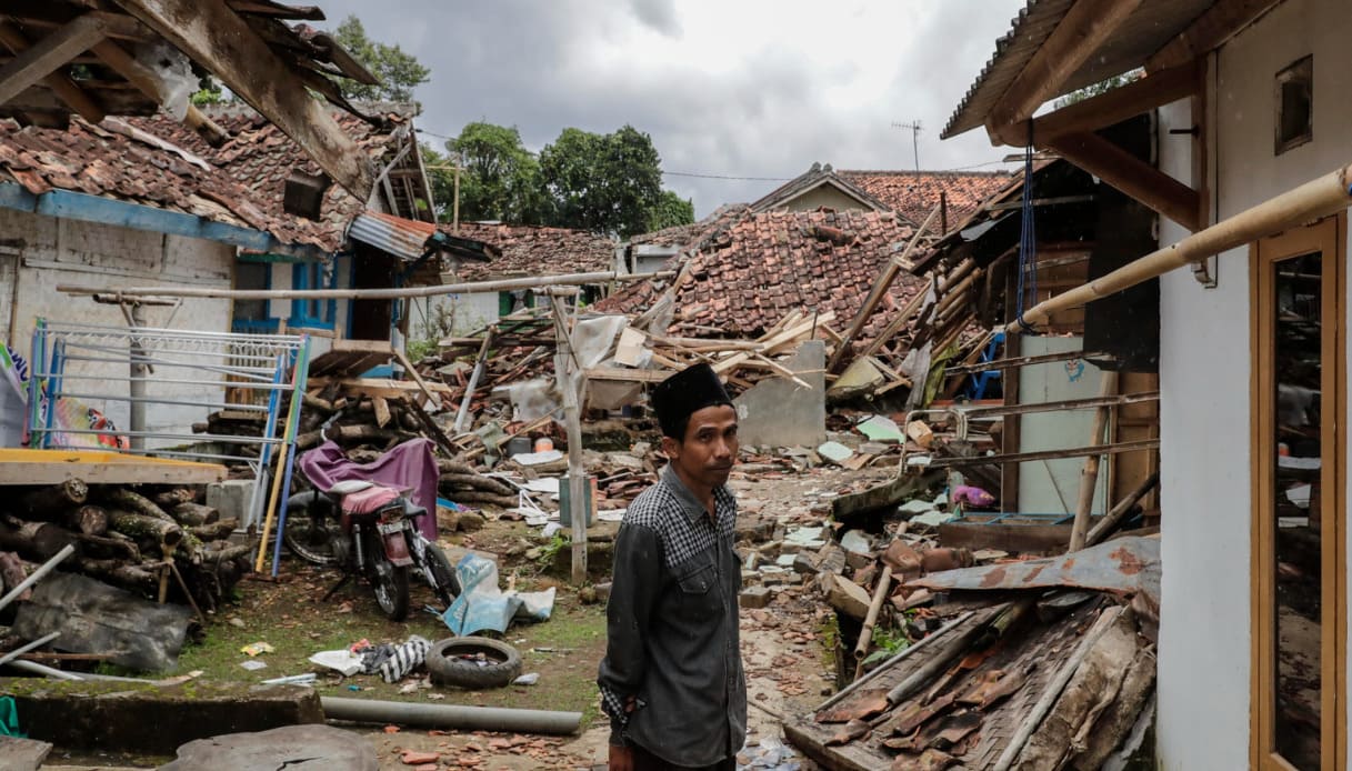 Indonesia, scossa di magnitudo 7.6