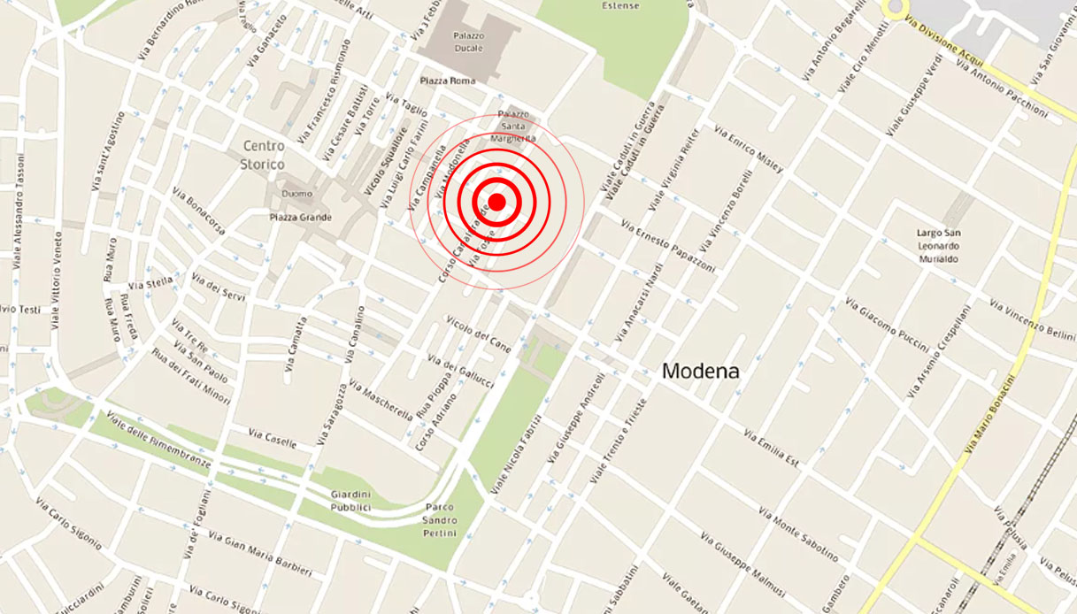 Tribunale di Modena evacuato per un allarme bomba: la presenza dell'ordigno svelata da una telefonata anonima