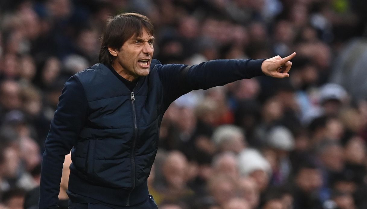 Antonio Conte sta male: operazione chirurgica per l'allenatore del Tottenham. La nota ufficiale del club