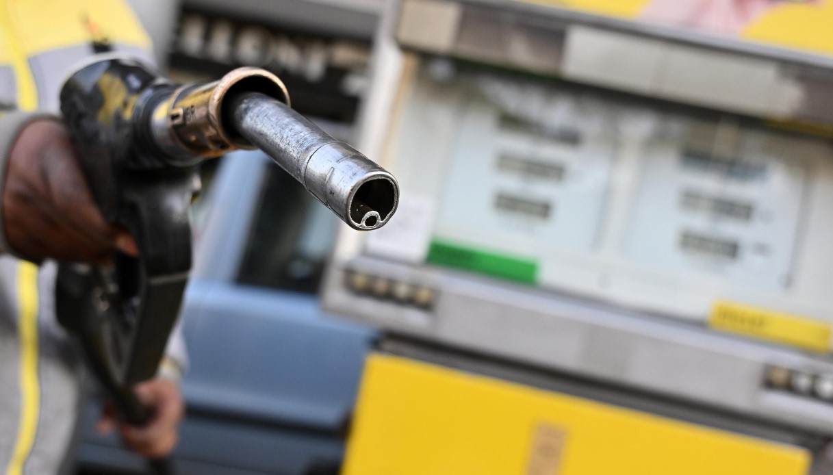 Benzina e diesel, scatta l'embargo con la Russia: rischio nuova stangata per i prezzi dei carburanti