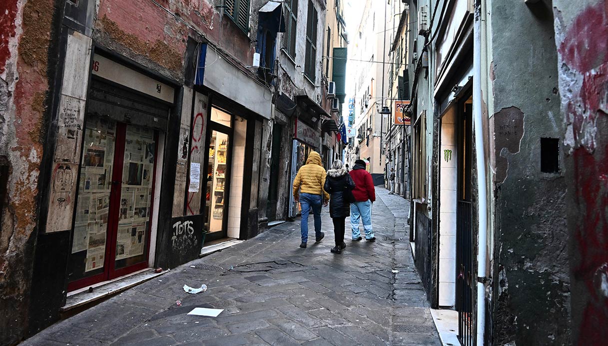 Genova, violenza sessuale nel centro storico: quarto caso di stupro da parte di pusher in meno di un mese