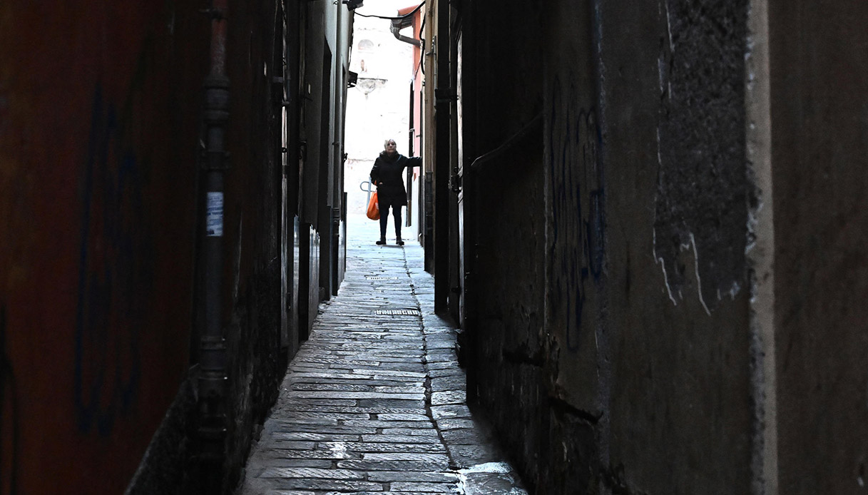 Genova, violenza sessuale nel centro storico: quarto caso di stupro da  parte di pusher in meno di un mese