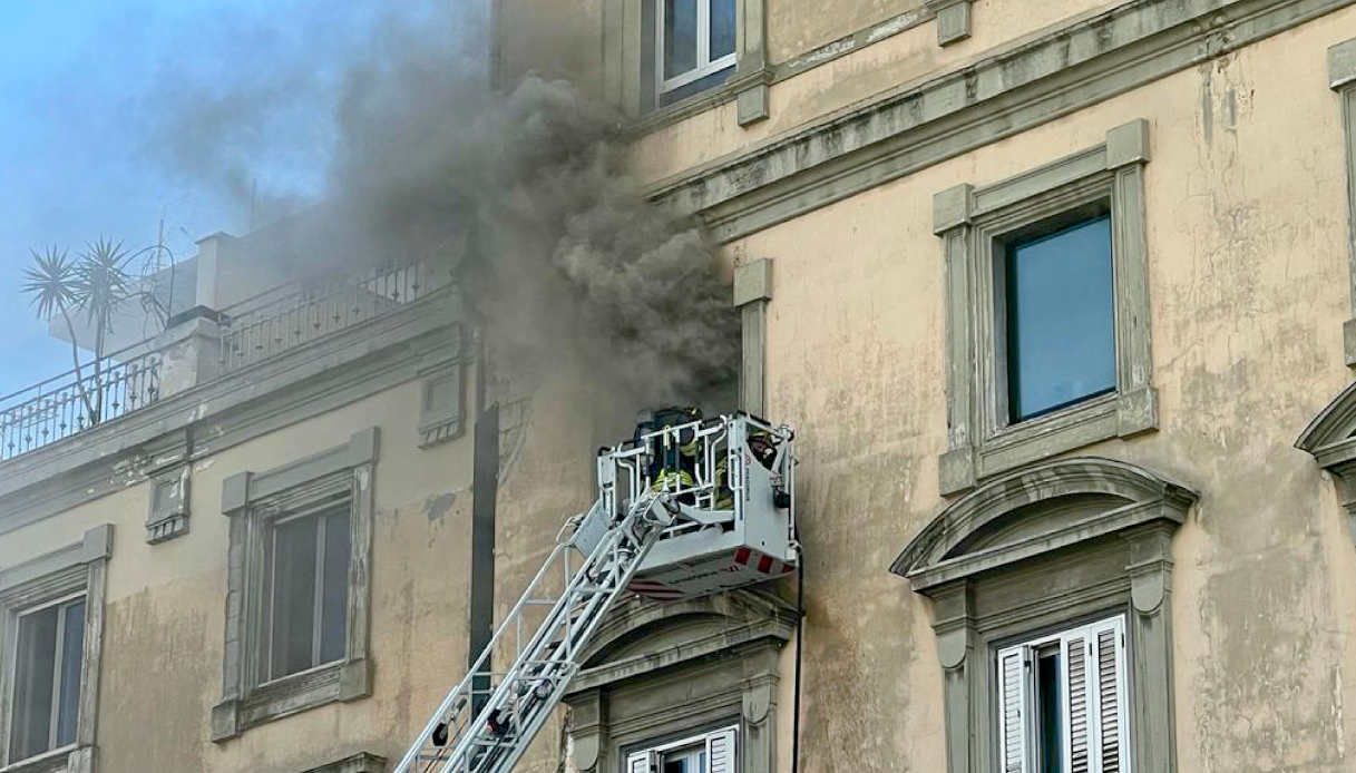 Incendio a Napoli