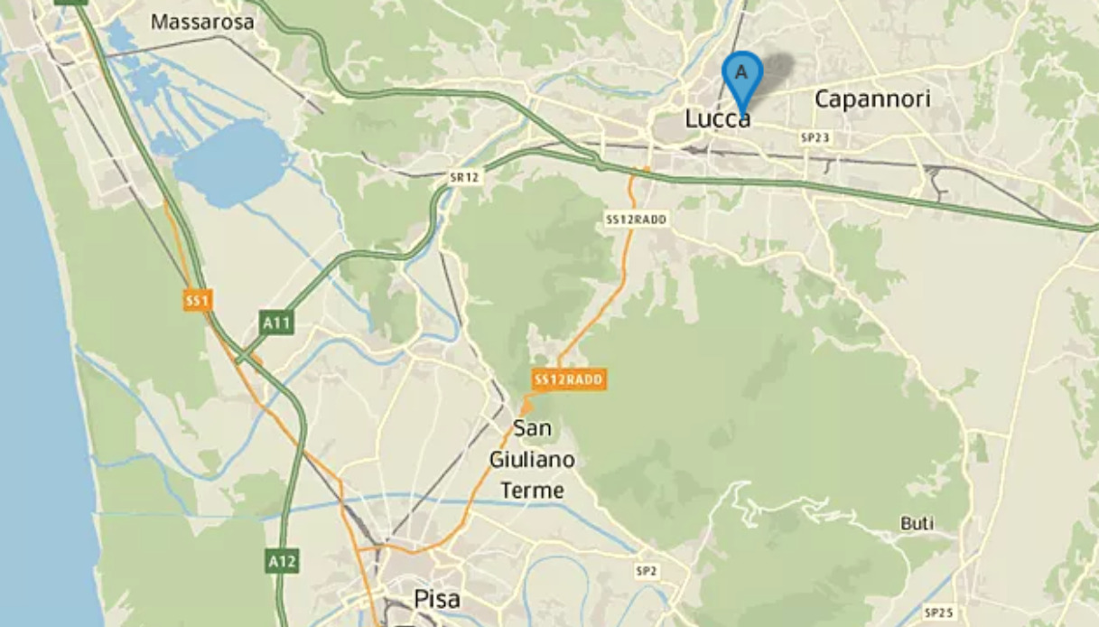 Incidente a Lucca, frontale tra un furgone e un camion: 6 operai feriti, 3 gravi. Forti disagi per il traffico