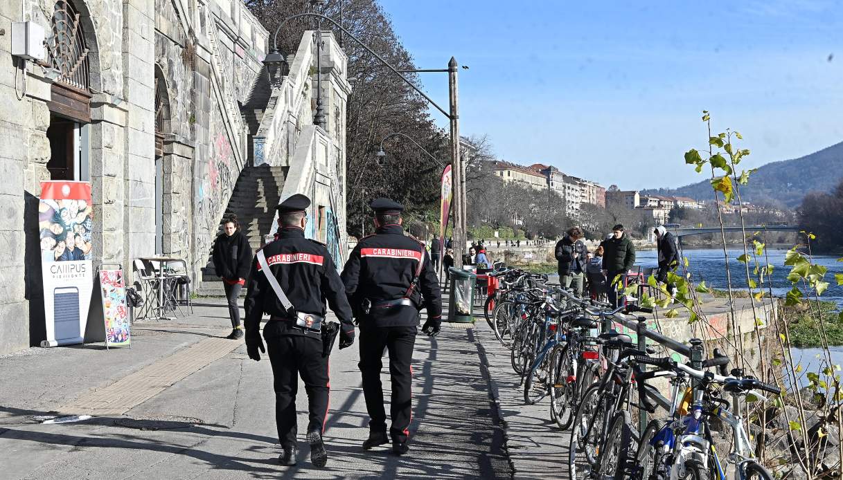 Torino, bici giù dai Murazzi: fermati cinque giovani accusati del tentato omicidio di Mauro Glorioso