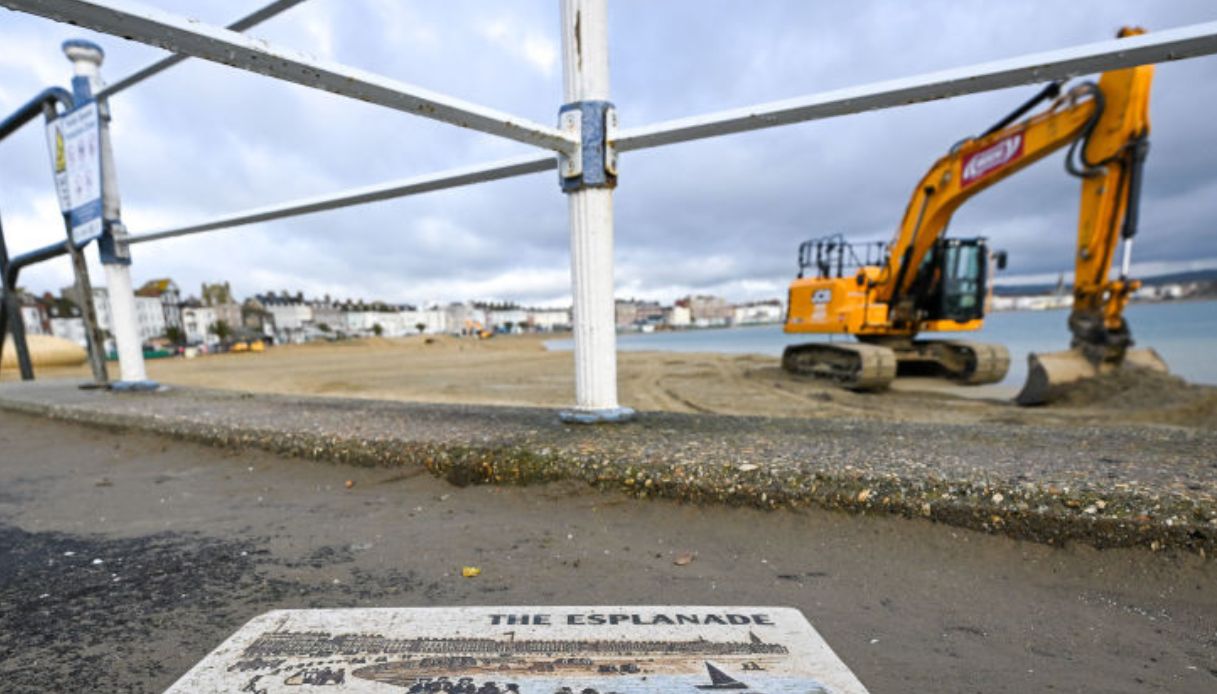 El enigma de la bola de hierro encontrada en una playa de Japón: nadie puede moverla