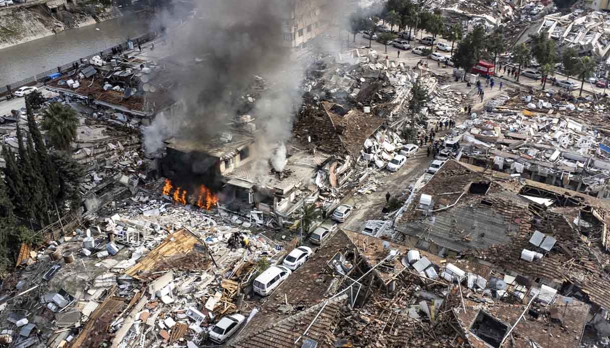 Terremoto In Turchia Oltre Mila Morti Bimbi Estratti Vivi Dalle Macerie Dopo Giorni Zen