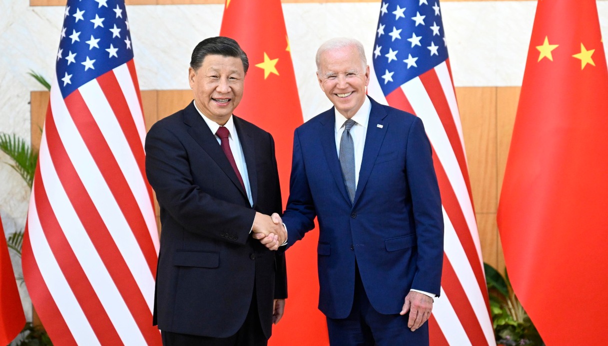 Pallone spia cinese sorvola gli Usa: in volo su una base con missili nucleare, l'allarme e l'ordine di Biden