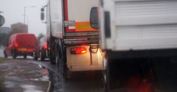 camion-fiamme-lierna