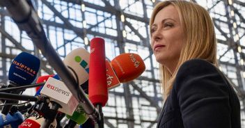 Strage delle Fosse Ardeatine, la frase di Meloni che ha indignato le opposizioni
