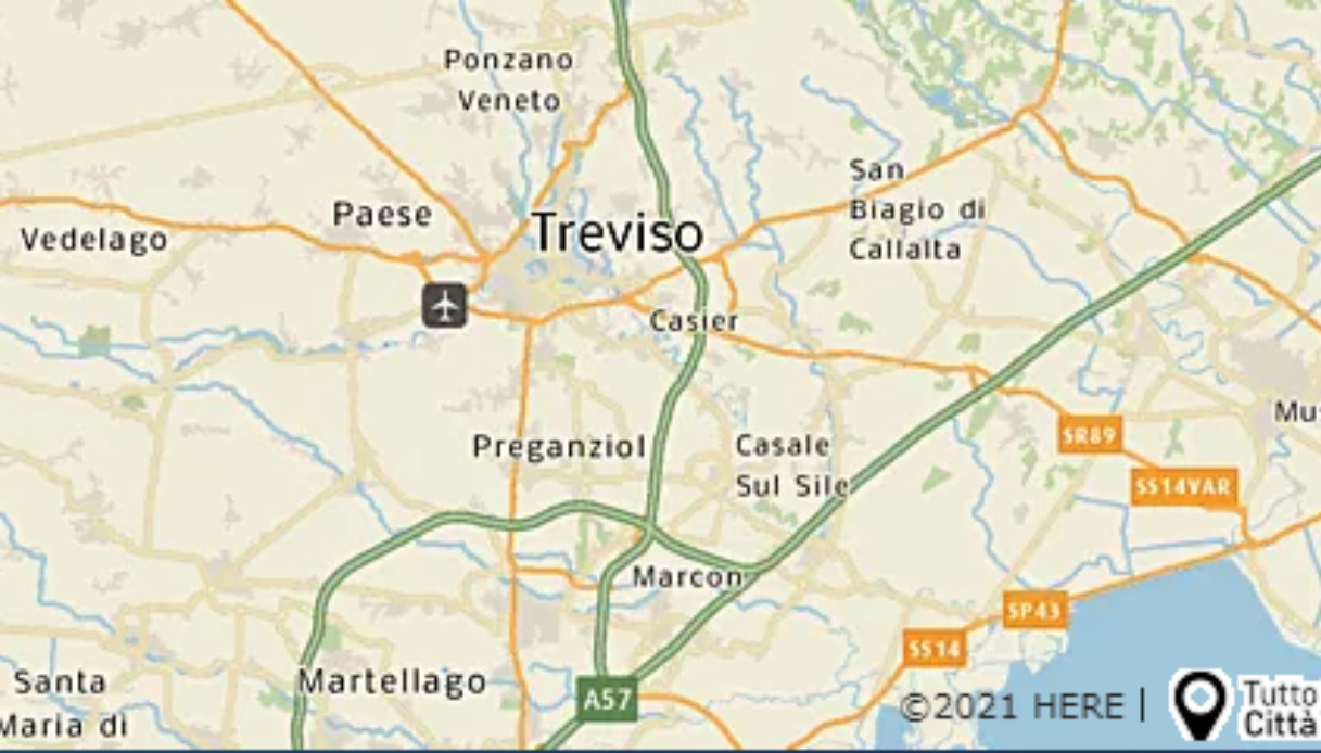 Abbandona il figlio tra spazzatura e animali a Treviso: madre denunciata, faceva avanti e indietro da Verona