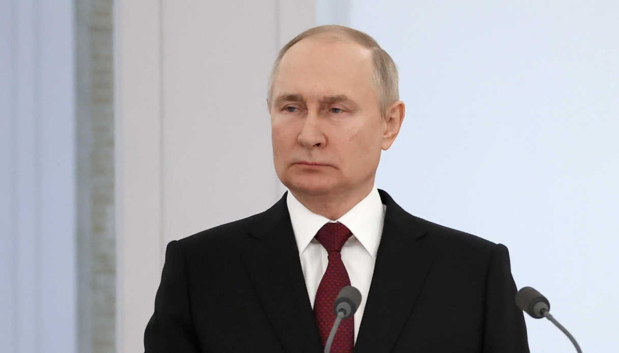 Allarme di Silvio Berlusconi su Vladimir Putin e la guerra nucleare: cosa potrebbe spingerlo a usare l'atomica