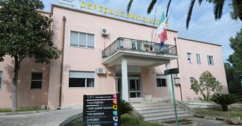 Morti sospette in un hospice per malati terminali a Torremaggiore (Foggia): 16 corpi riesumati