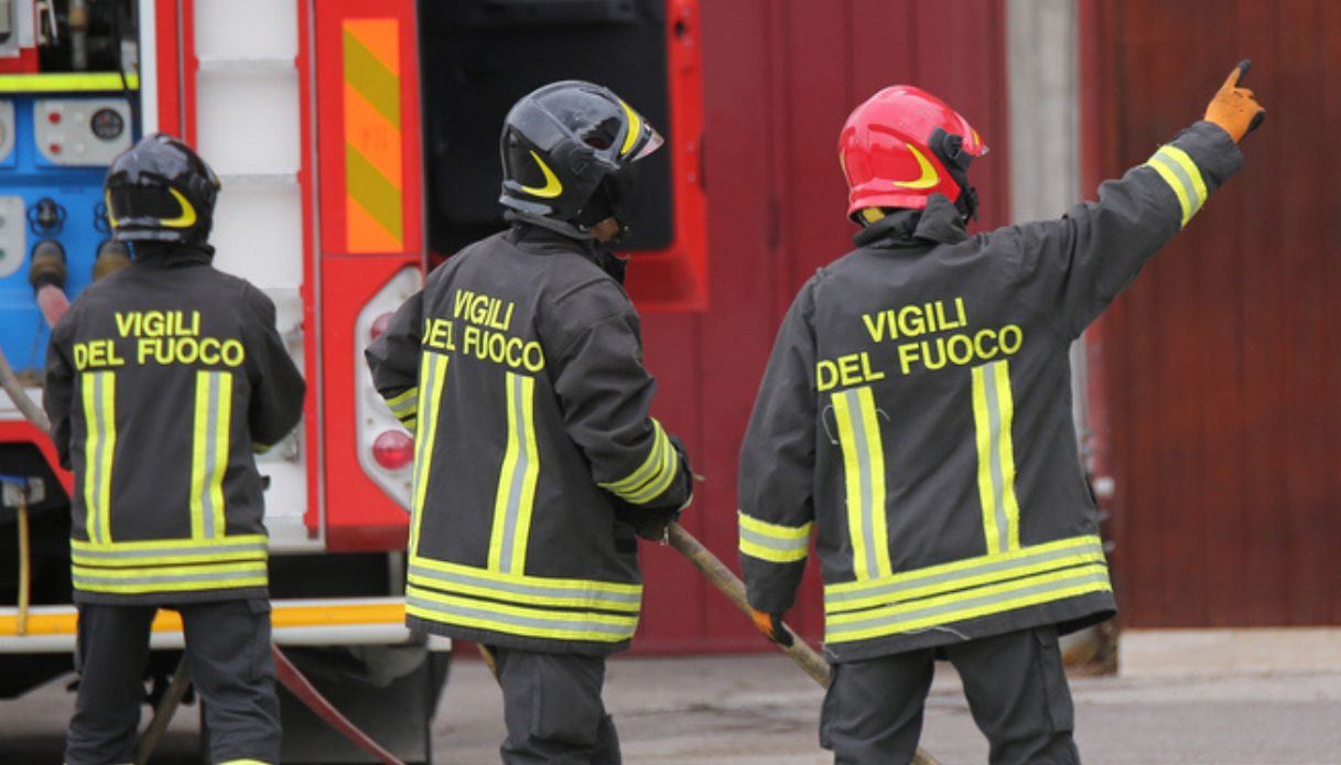 Incendio nato da un monopattino elettrico in carica a Milano: a fuoco ...