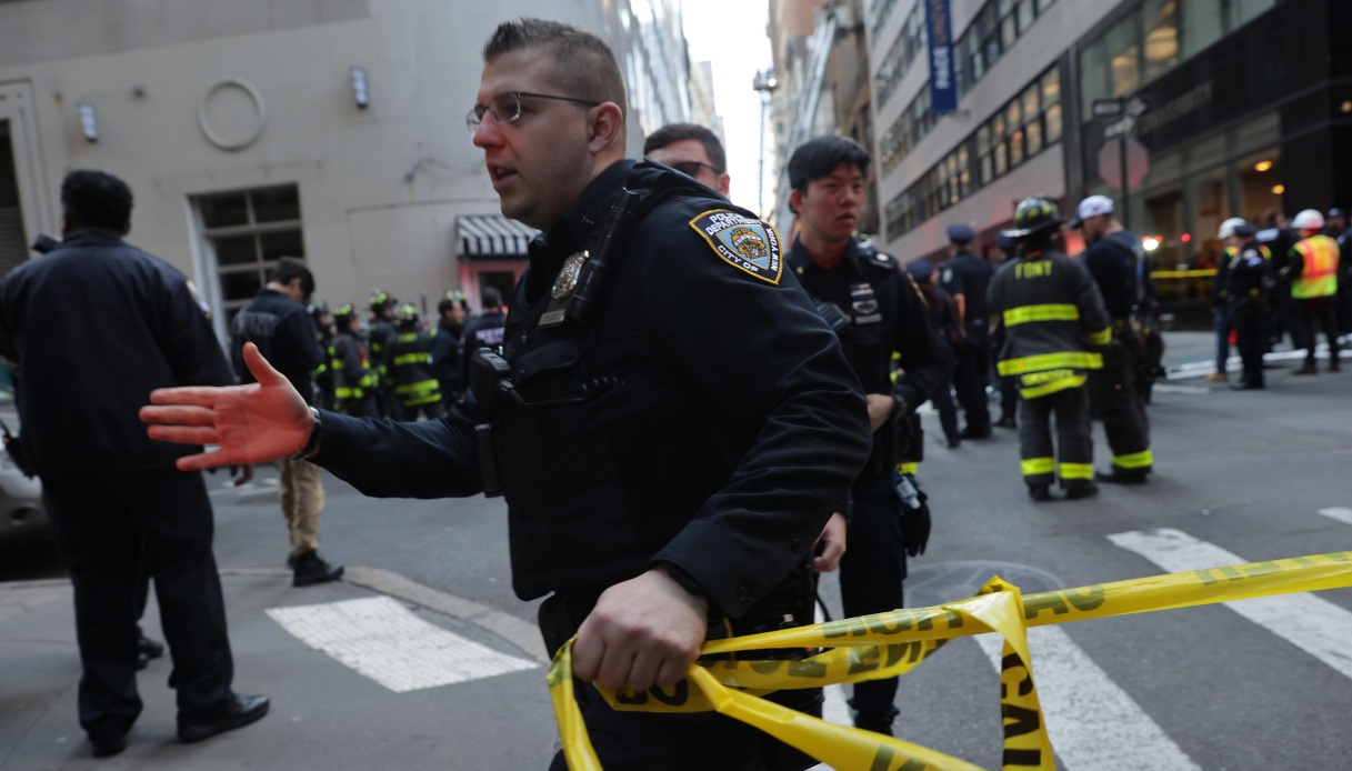New York polizia crollo garage