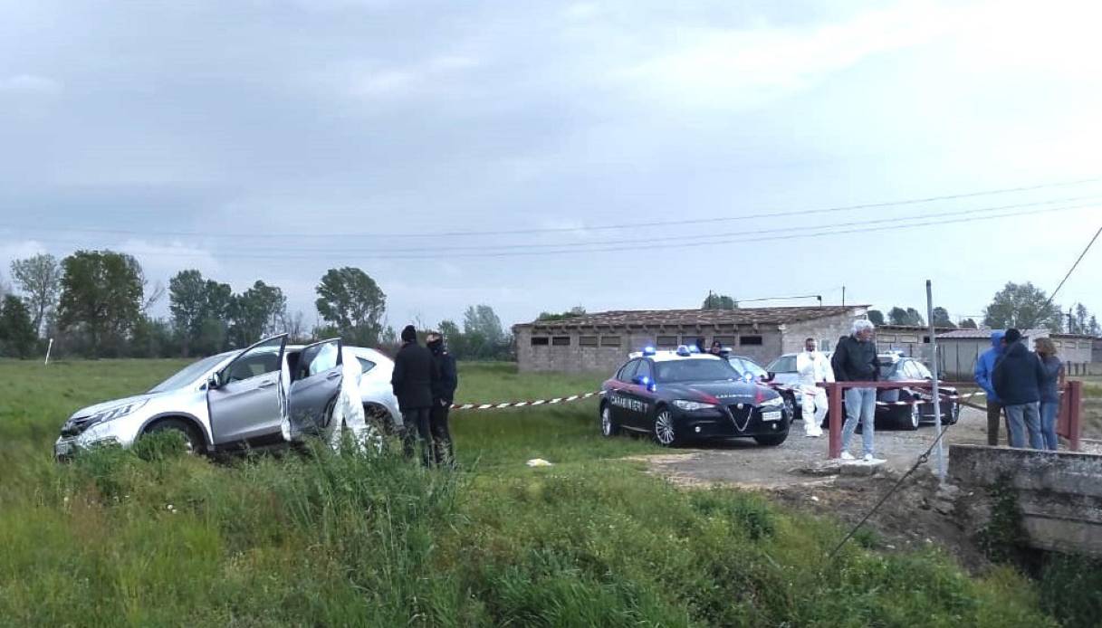 En 75-årig man låg full av blod i baksätet