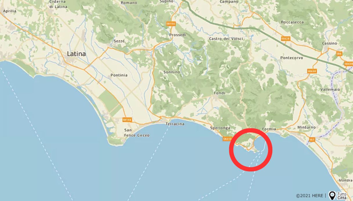 Scheletro umano trovato sulla spiaggia di Gaeta: era sotto la sabbia, sarebbe di un 60enne di 2 mila anni fa