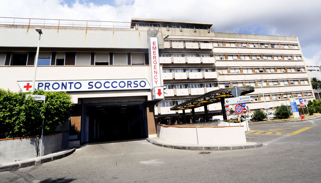 L'ingresso del pronto soccorso del Policlinico di Messina, dove è stato portato un neonato probabilmente colpito da morte in culla. 