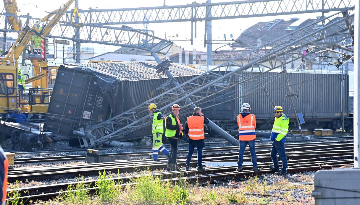 Treno deragliato a Firenze, i danni e i ritardi alla rete
