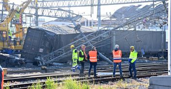 Treno deragliato a Firenze, i danni e i ritardi alla rete