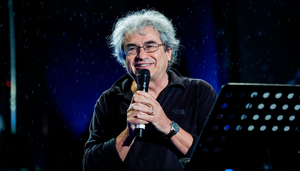 Carlo Rovelli critica il governo e il ministro Guido Crosetto al Concerto del Primo maggio