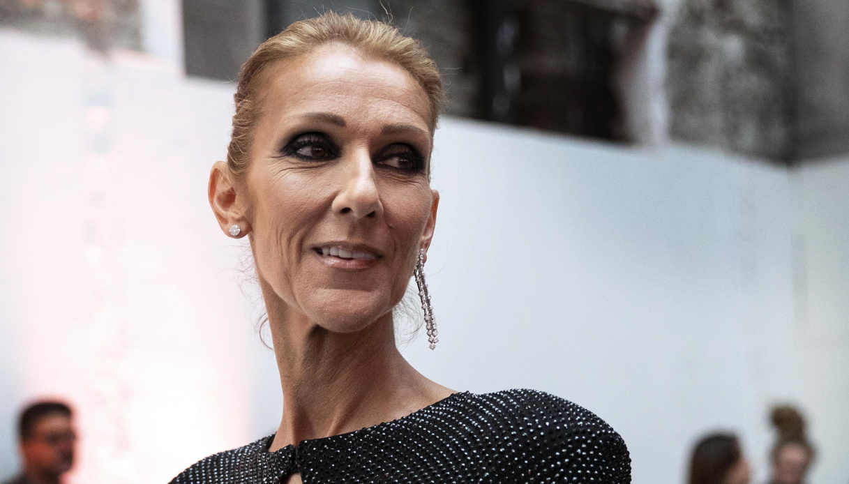 Celine Dion annulla tutti i concerti per problemi di salute: la cantante non si esibirà fino ad aprile 2024