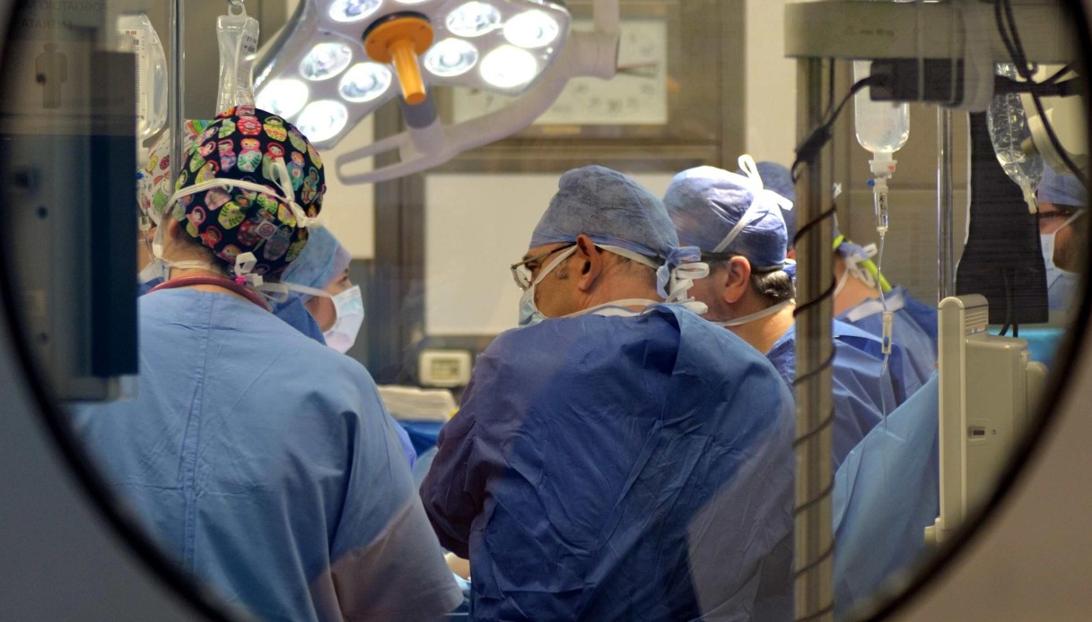 Chirurghi operazione vista Lucca