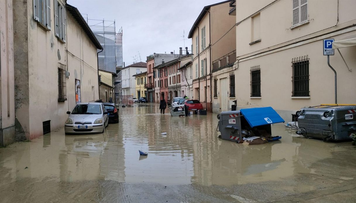 Le strade di Faenza invase dall'acqua