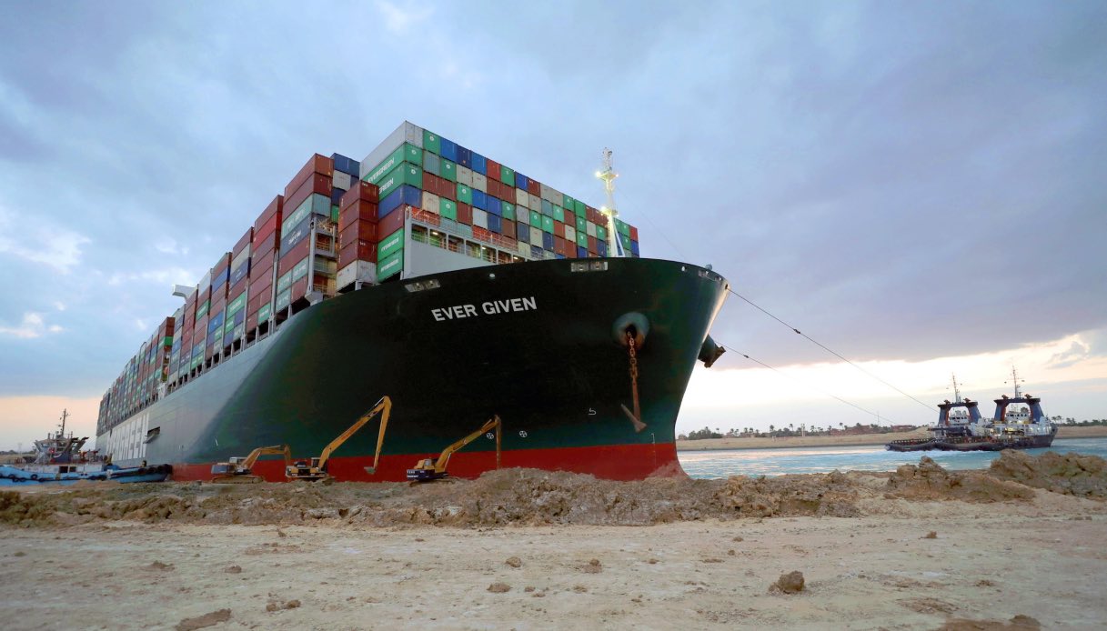 Nave portacontainer bloccata nel Canale di Suez in Egitto: nuovi guai a due anni di distanza dall'Ever Given