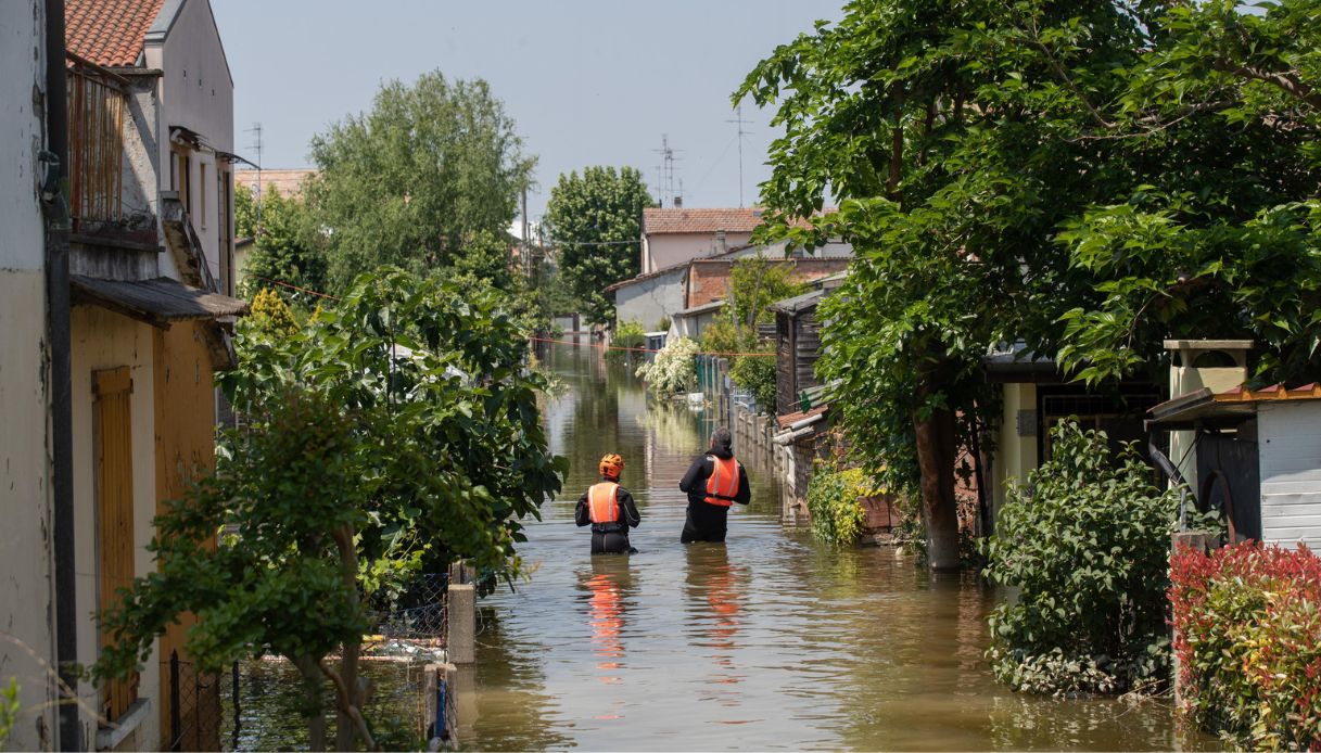 Dopo l'alluvione in Emilia-Romagna a Conselice scatta l'allarme sanitario: 