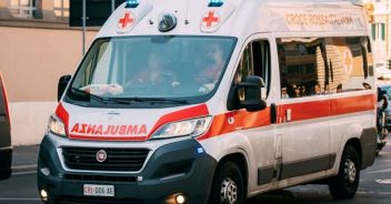 Ciclista investito e ucciso da un camion in via Comasina a Milano