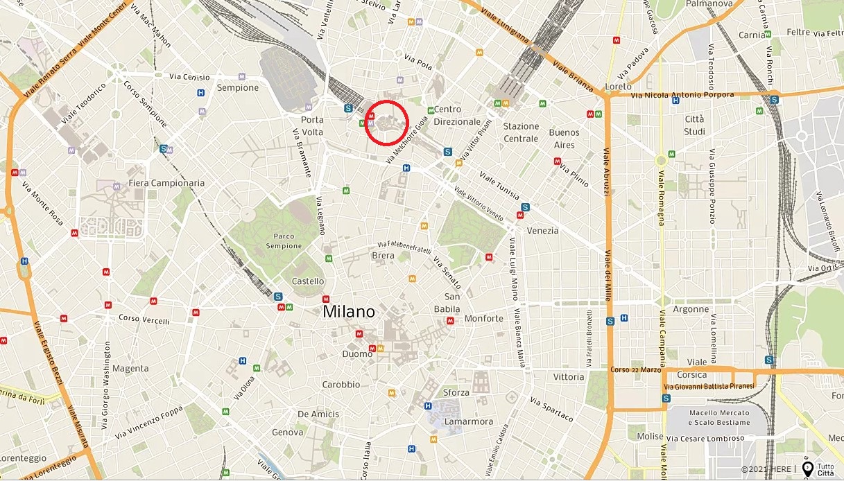Bambino di 2 anni rischia di essere rapito a Milano in pieno centro: preso da una donna, salvato dal papà
