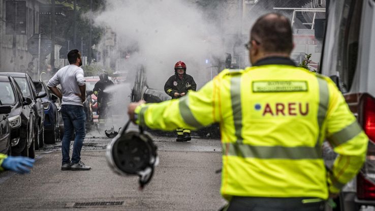 Esplosione Con Incendio In Centro A Milano In Fiamme Furgone Che Trasportava Ossigeno Dieci 4089