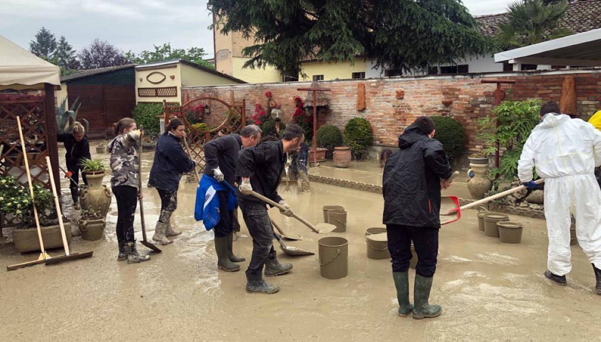 Zone alluvionate Emilia-Romagna a rischio emergenza sanitaria per il tetano: consigliati vaccini e mascherine